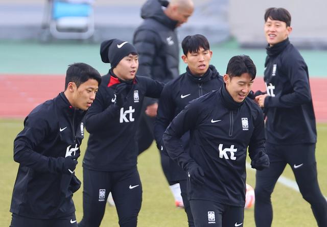 韩国队在比赛中展现了自信稳定的战术风格