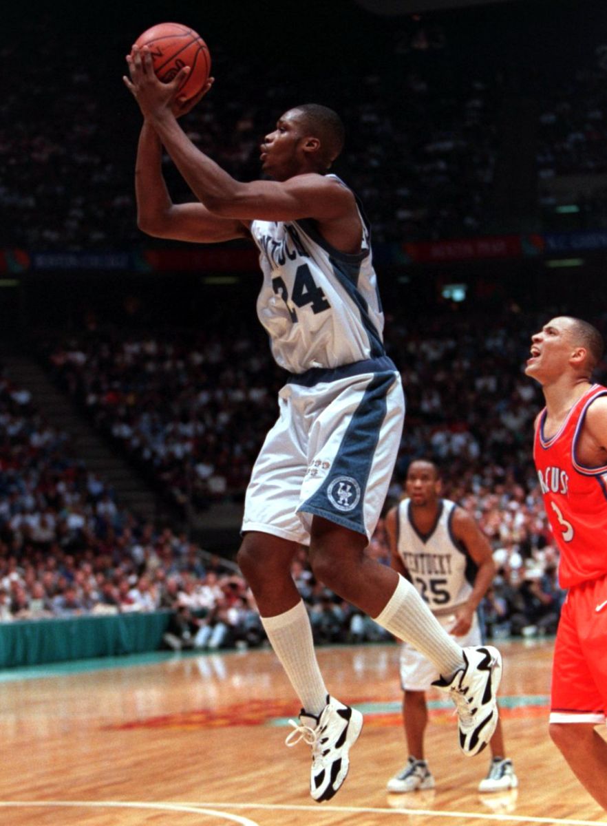 凯尔特人球员沃克受伤在家休养 凯尔特人球员沃克受伤在家休养