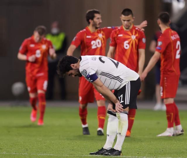 包含北马其顿战胜德国，小组出线前景一片光明的词条