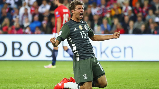 挪威运动员斩获冠军，荣耀夺目