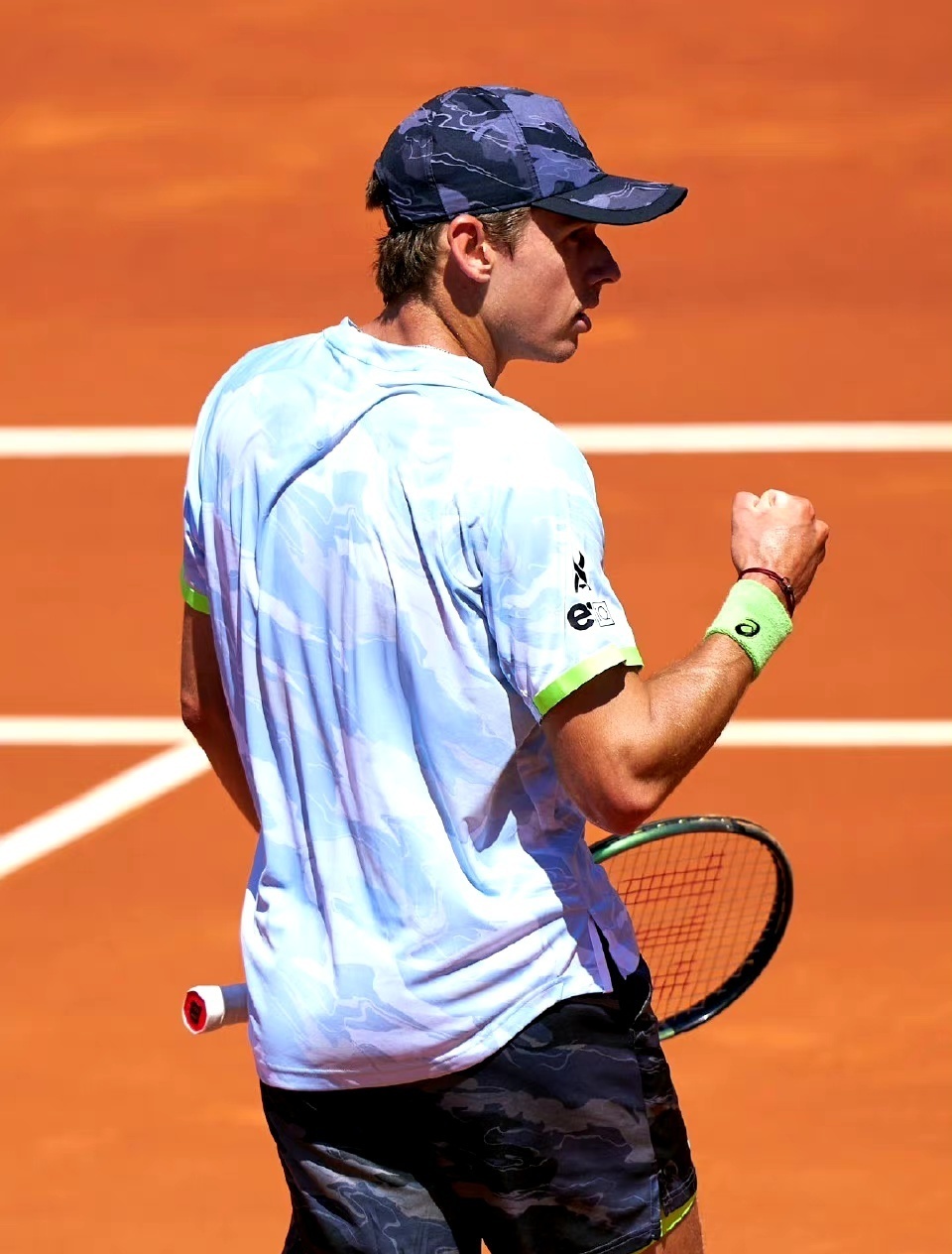 捷克举重选手实力激战再夺冠军的简单介绍