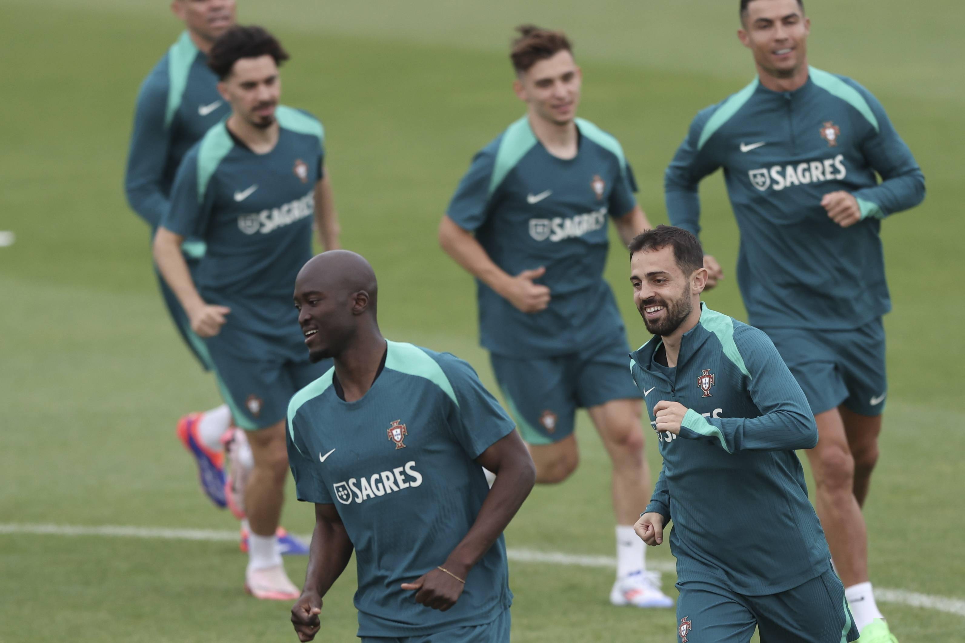 葡萄牙国脚因伤缺席国家队友谊赛的简单介绍 葡萄牙国脚因伤缺席国家队友谊赛的简单介绍