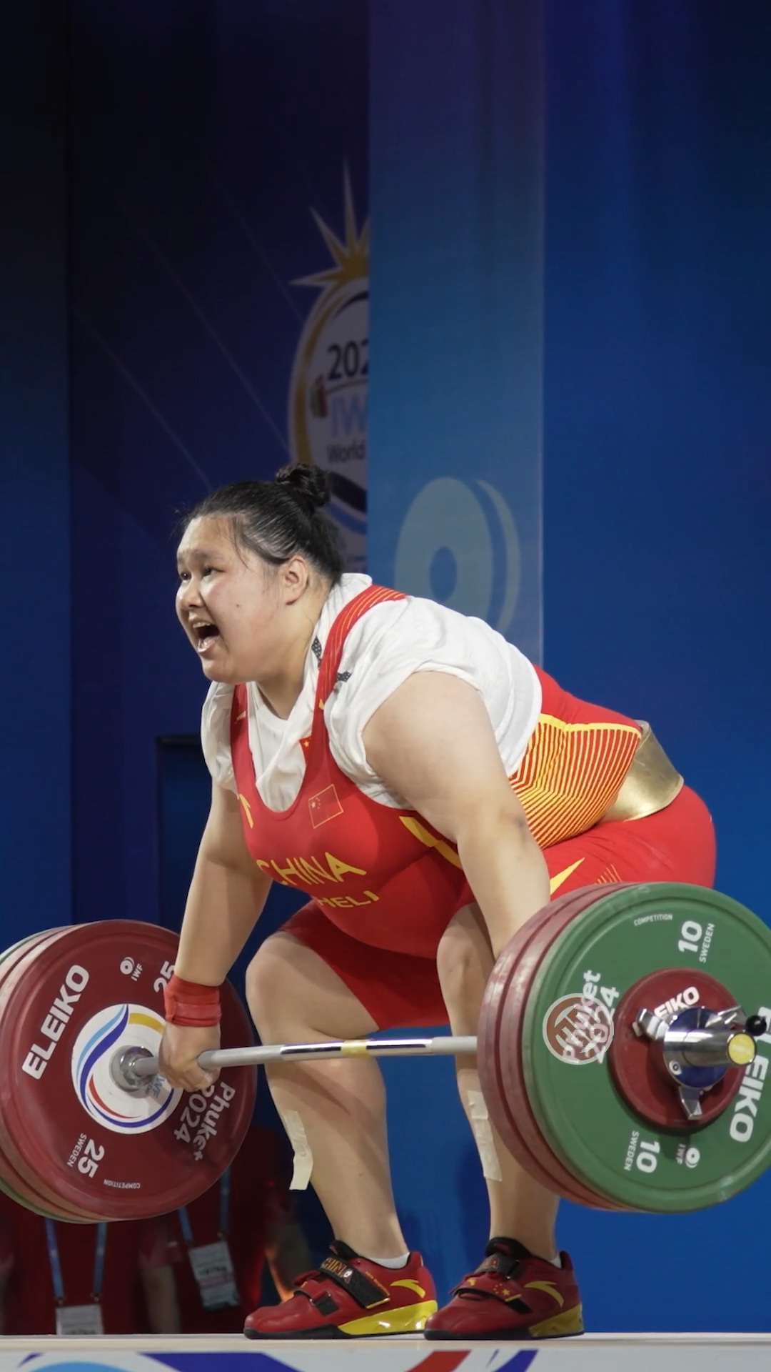 包含芬兰运动员在举重比赛中斩获头名的词条