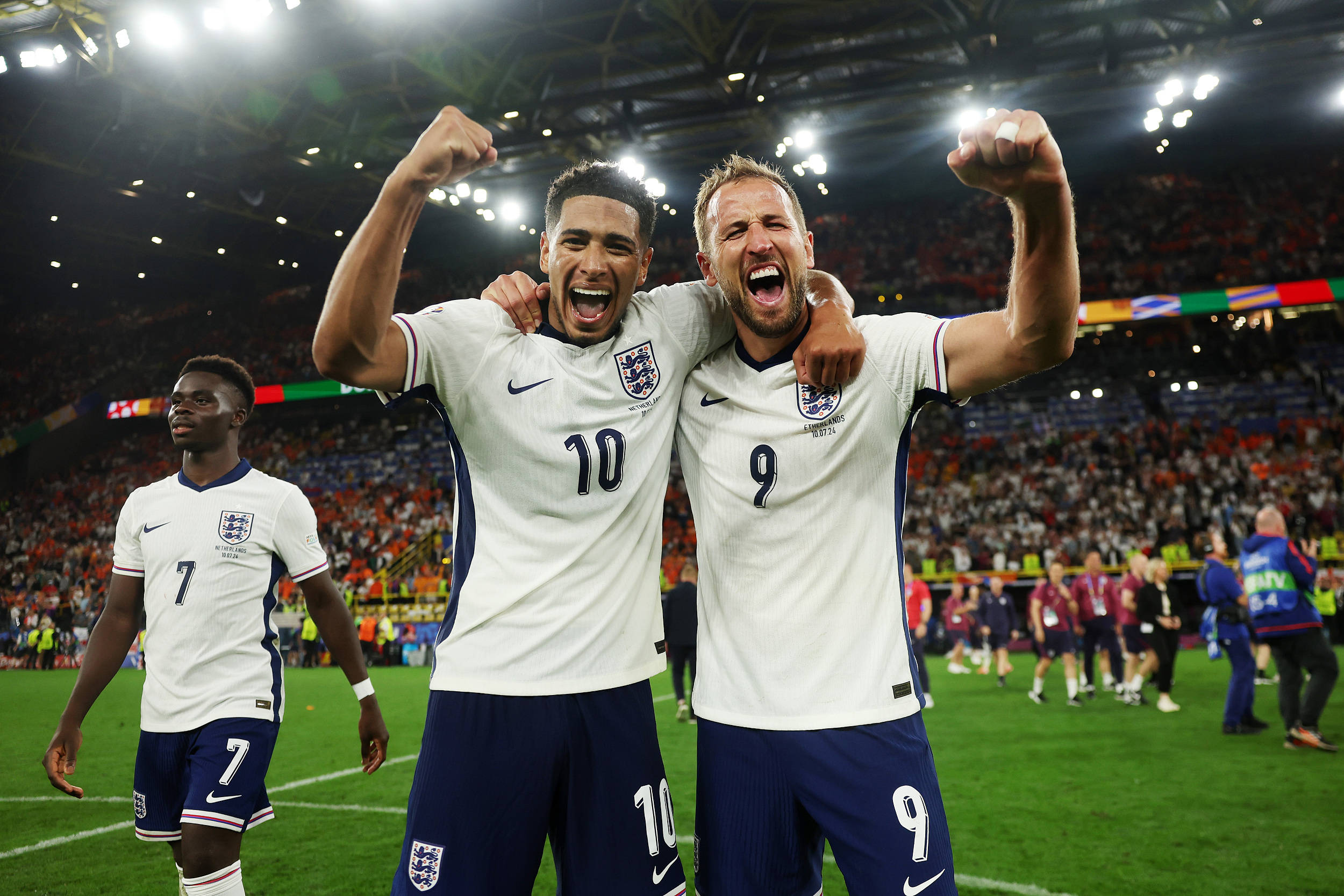 英格兰队主场取得了领先