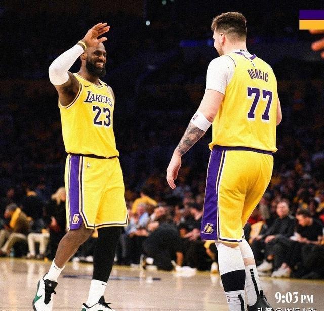 包含爵士队惨败湖人队，康利砍下+难挽败局的词条