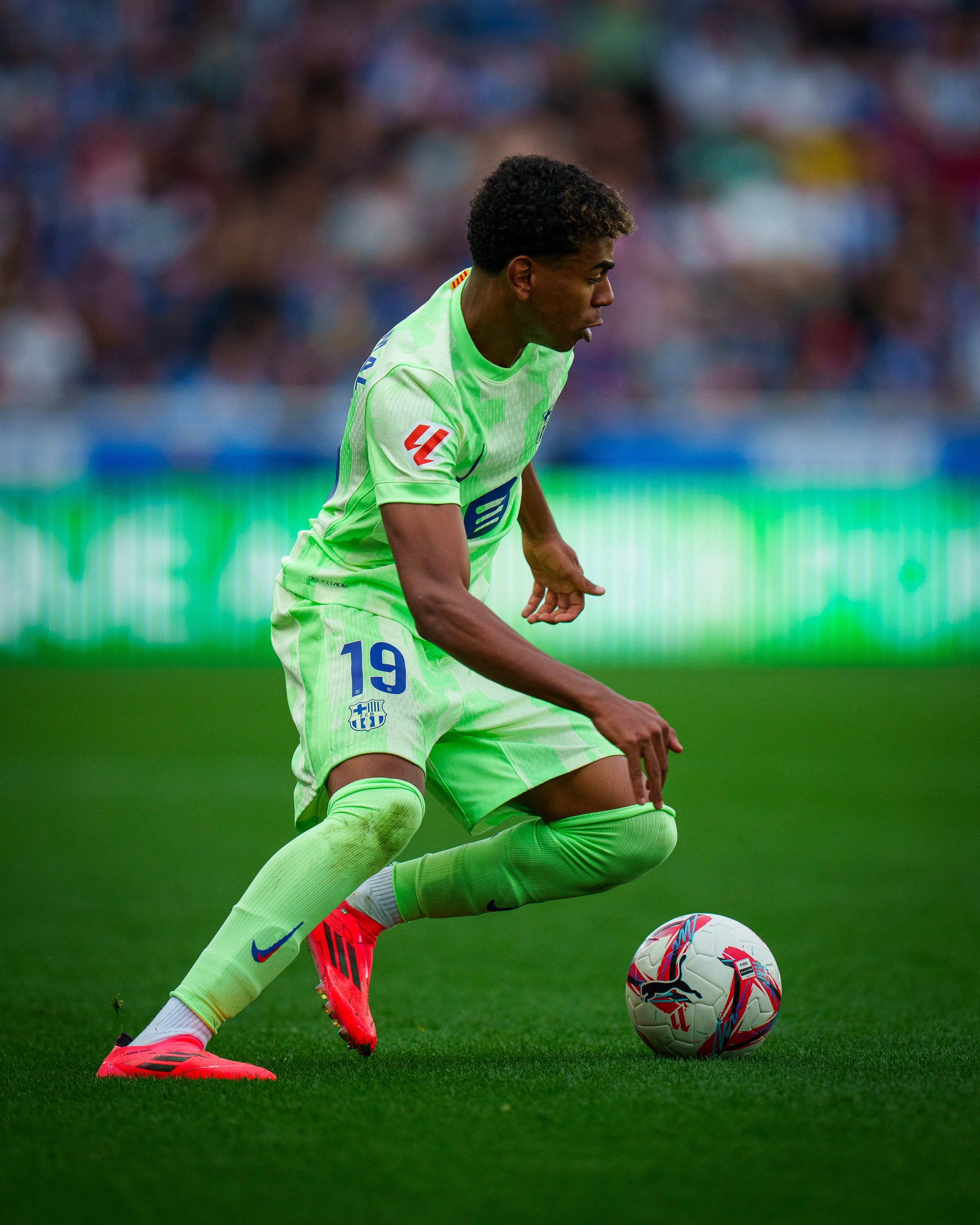 包含新援上演帽子戏法,帮助球队赢得关键比赛的词条 包含新援上演帽子戏法,帮助球队赢得关键比赛的词条