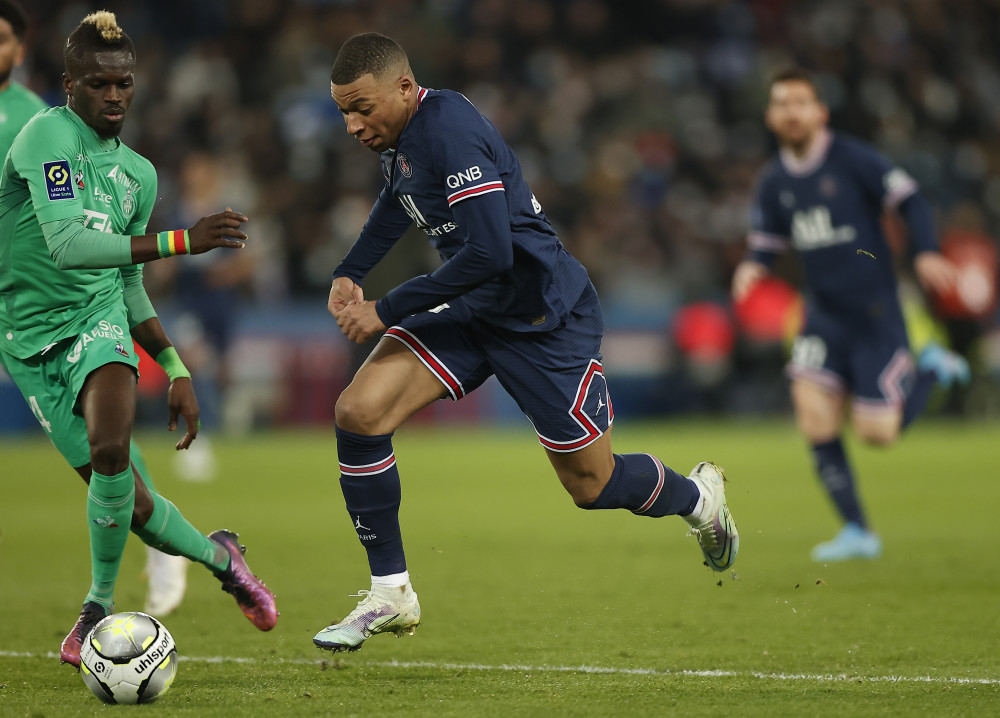 圣埃蒂安俱乐部主场告捷,赢得比赛 圣埃蒂安俱乐部主场告捷,赢得比赛