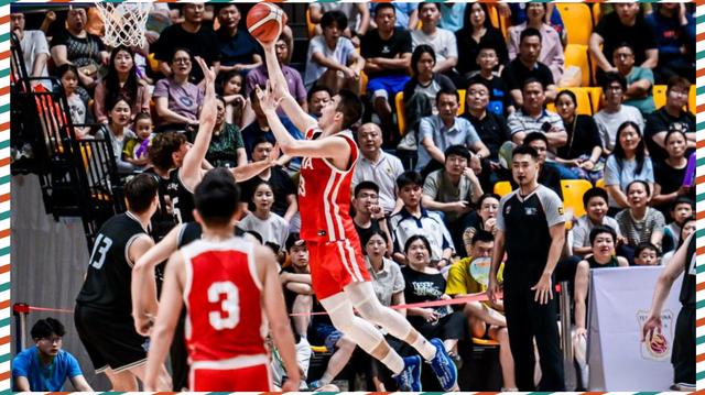 关于顶尖队伍对决,激烈比拼打动球迷的信息 关于顶尖队伍对决,激烈比拼打动球迷的信息