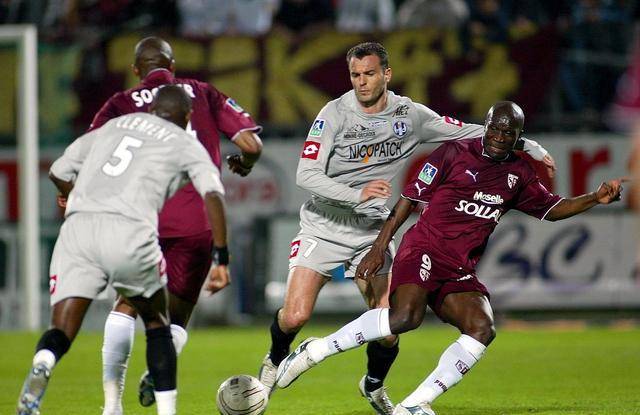 法兰克福主场大胜，暂时占据积分前列的简单介绍