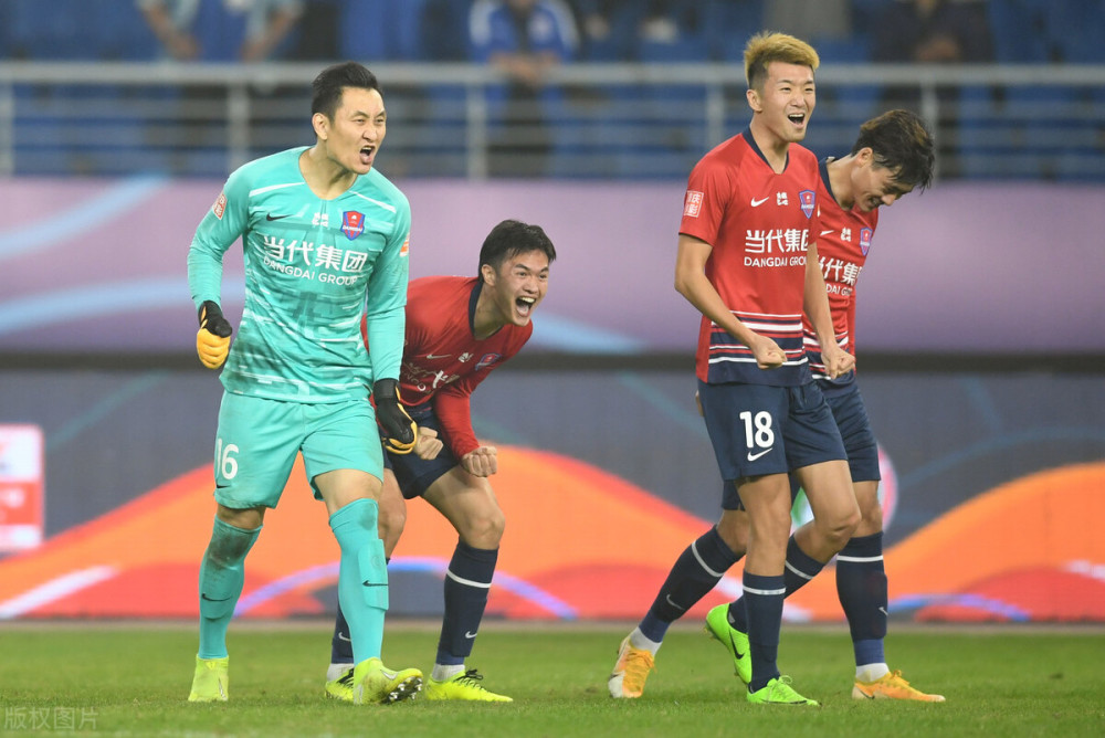 韩国中锋闪耀球场上，为球队带来胜利的简单介绍