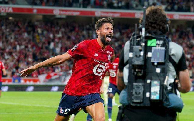 吉鲁射门技术精湛,带领球队多次取得进球 吉鲁射门技术精湛,带领球队多次取得进球