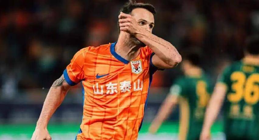 青年球员崭露头角,追逐荣耀梦想 青年球员崭露头角,追逐荣耀梦想